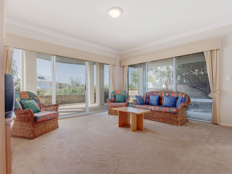 8 Wave Cove, Port Kennedy WA 6172