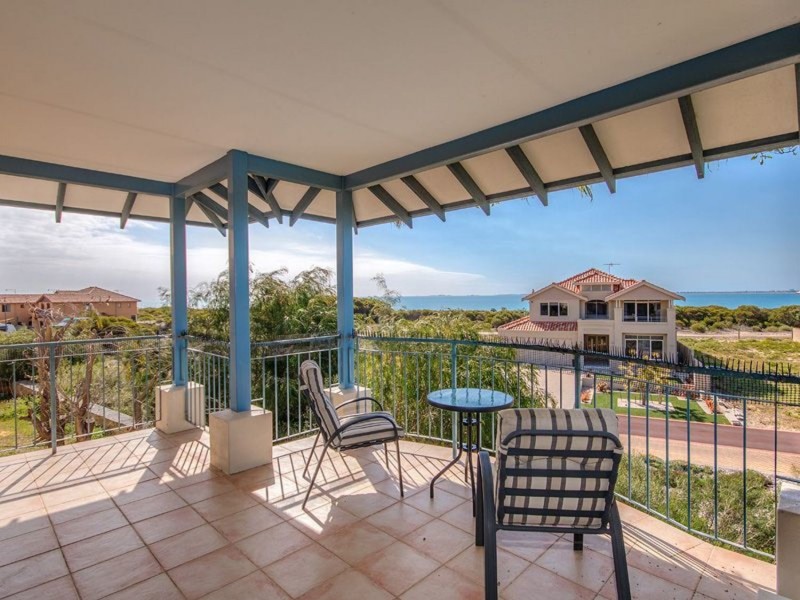 8 Wave Cove, Port Kennedy WA 6172