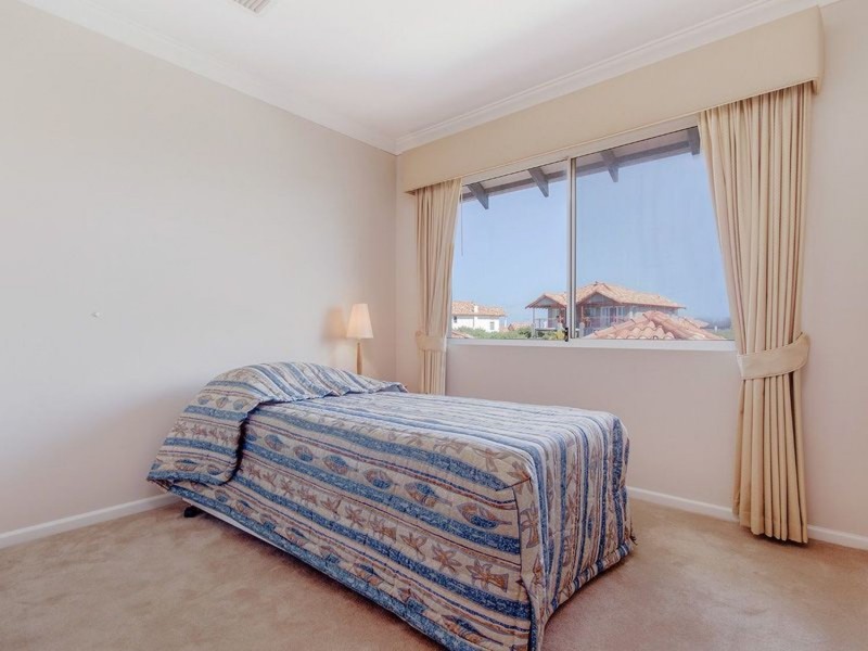 8 Wave Cove, Port Kennedy WA 6172