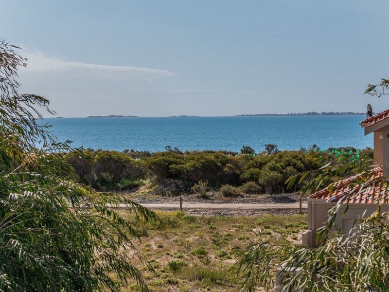 8 Wave Cove, Port Kennedy WA 6172