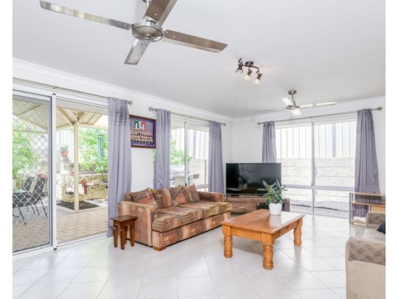 11 Atkinson Gardens, Leeming WA 6149