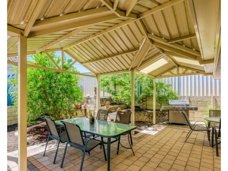 11 Atkinson Gardens, Leeming WA 6149