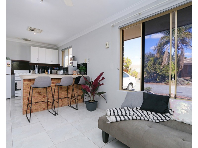 16/208 Burslem Drive, Maddington WA 6109