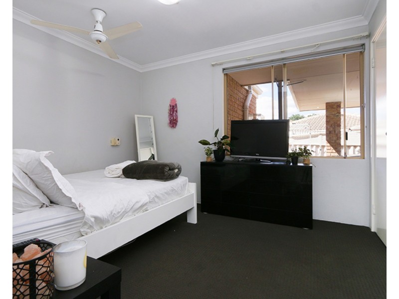 16/208 Burslem Drive, Maddington WA 6109