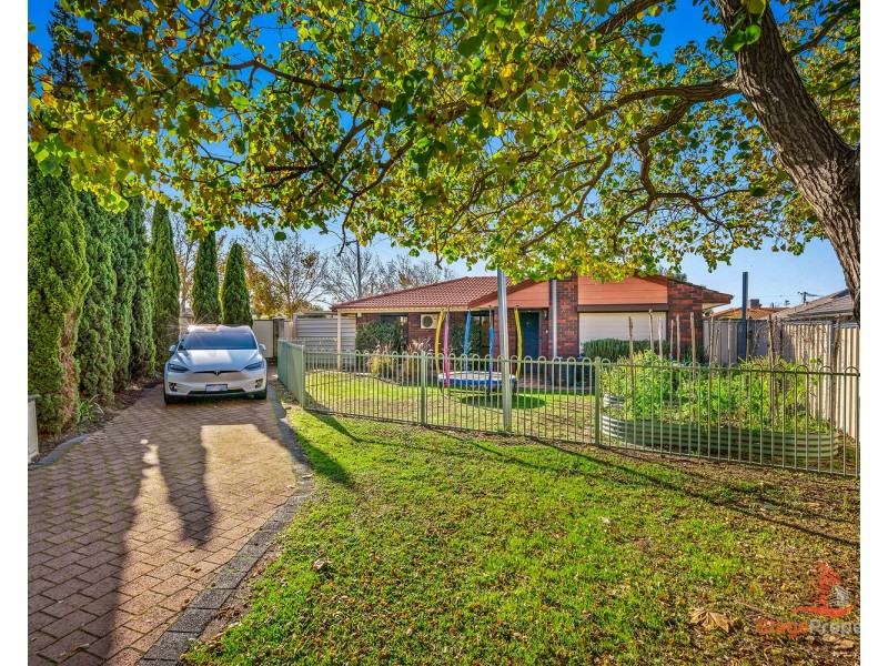 1/2 Colkirk Way, Willetton WA 6155