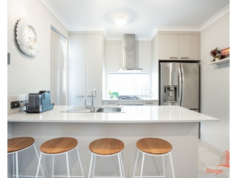 6 Silvergum Way, Piara Waters WA 6112