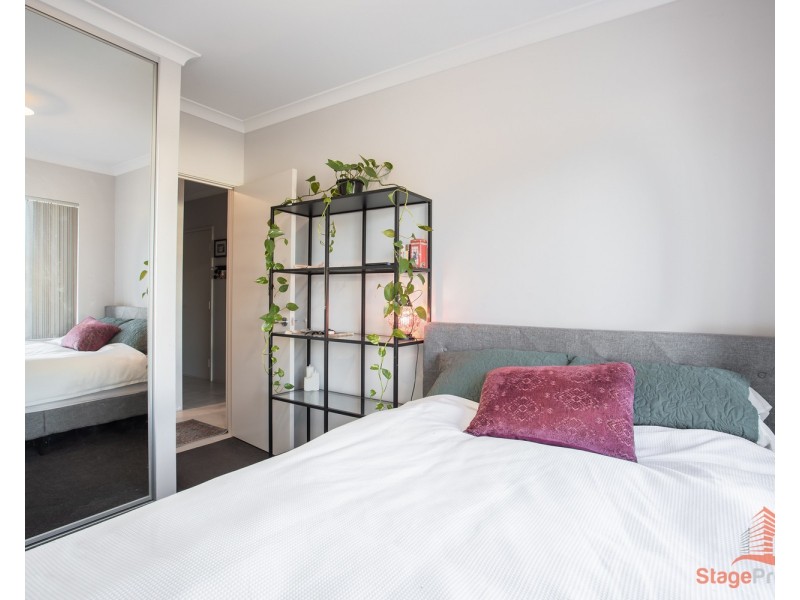 6 Silvergum Way, Piara Waters WA 6112