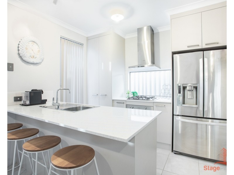 6 Silvergum Way, Piara Waters WA 6112