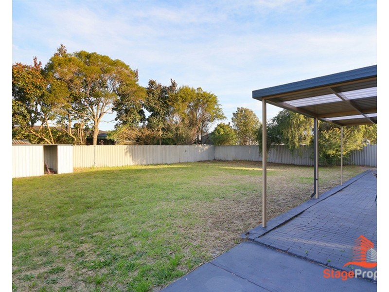 16 Oriole Way, Thornlie WA 6108