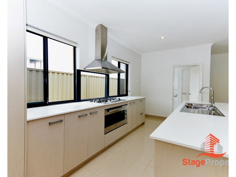 8 Astartea Parkway, Piara Waters WA 6112