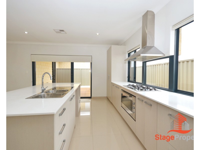 8 Astartea Parkway, Piara Waters WA 6112