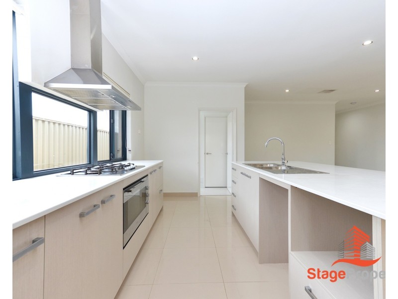 8 Astartea Parkway, Piara Waters WA 6112