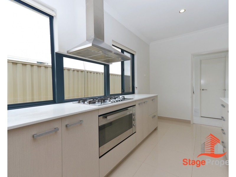 8 Astartea Parkway, Piara Waters WA 6112