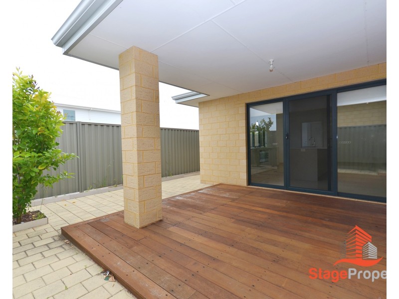 8 Astartea Parkway, Piara Waters WA 6112