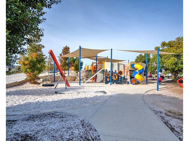 8 Astartea Parkway, Piara Waters WA 6112