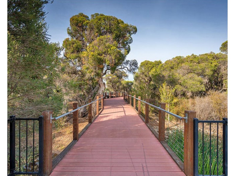 8 Astartea Parkway, Piara Waters WA 6112