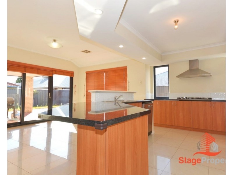 8 Gleeson Entrance, Aveley WA 6069