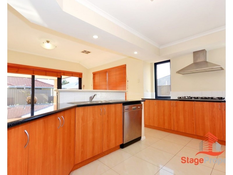 8 Gleeson Entrance, Aveley WA 6069