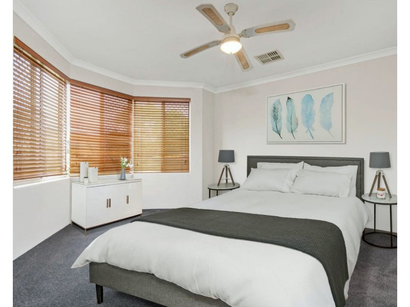 15 Lithgow Drive, Clarkson WA 6030
