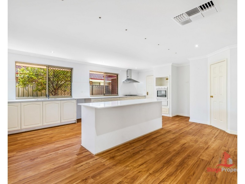 18 Lakehurst Way, Atwell WA 6164