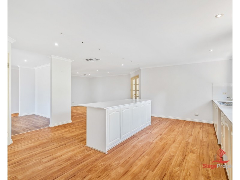 18 Lakehurst Way, Atwell WA 6164