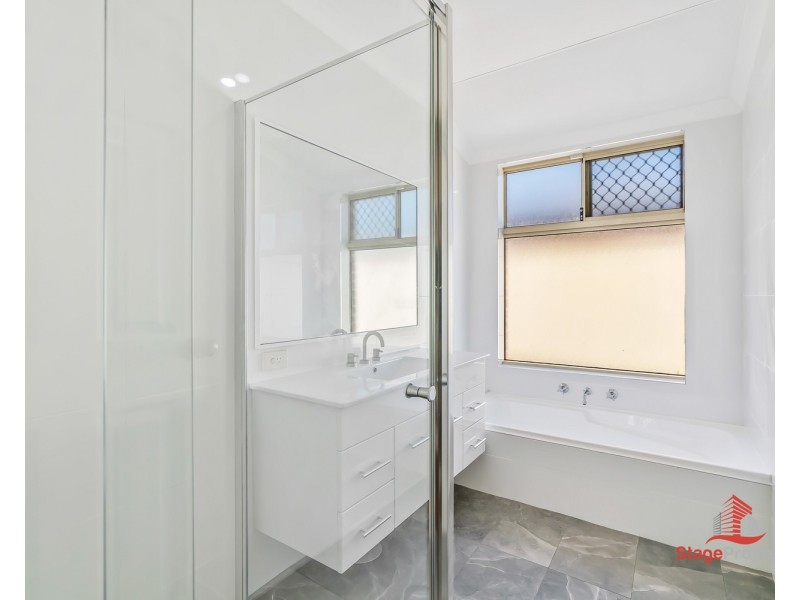 18 Lakehurst Way, Atwell WA 6164