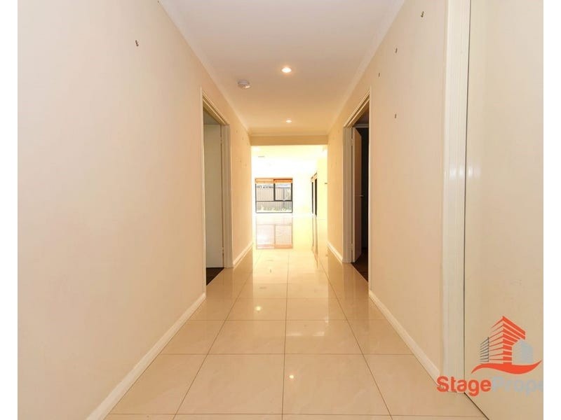 8 Gleeson Entrance, Aveley WA 6069