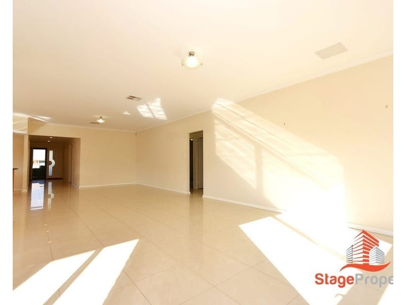 8 Gleeson Entrance, Aveley WA 6069