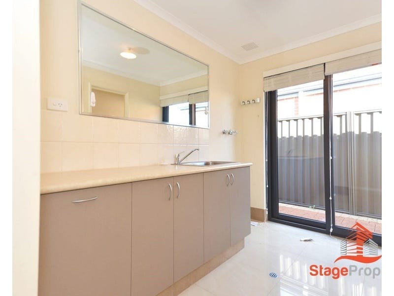 8 Gleeson Entrance, Aveley WA 6069