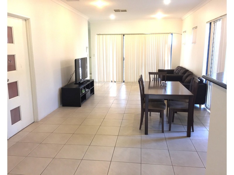 2/12 Dotterel Way, East Cannington WA 6107