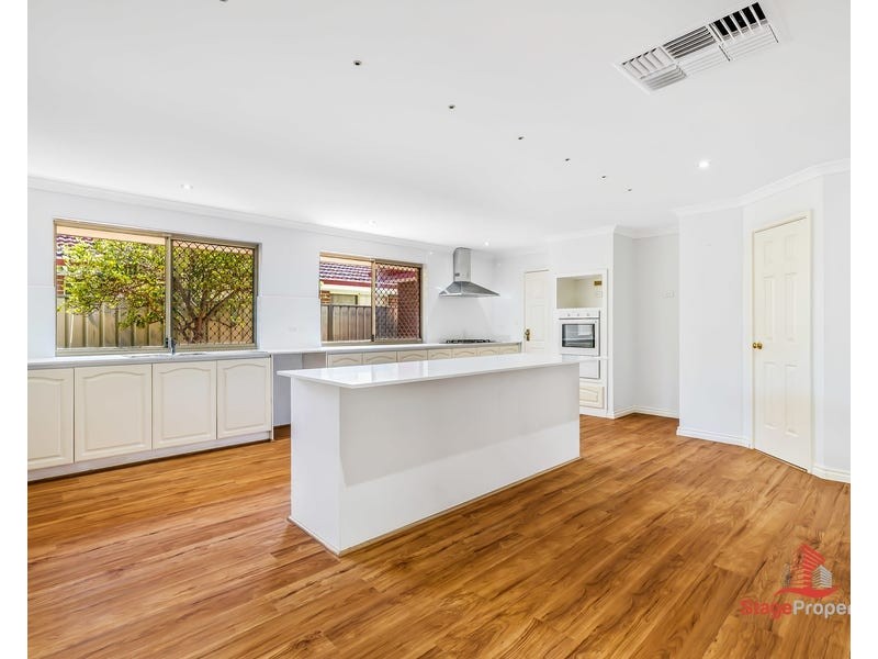 18 Lakehurst Way, Atwell WA 6164