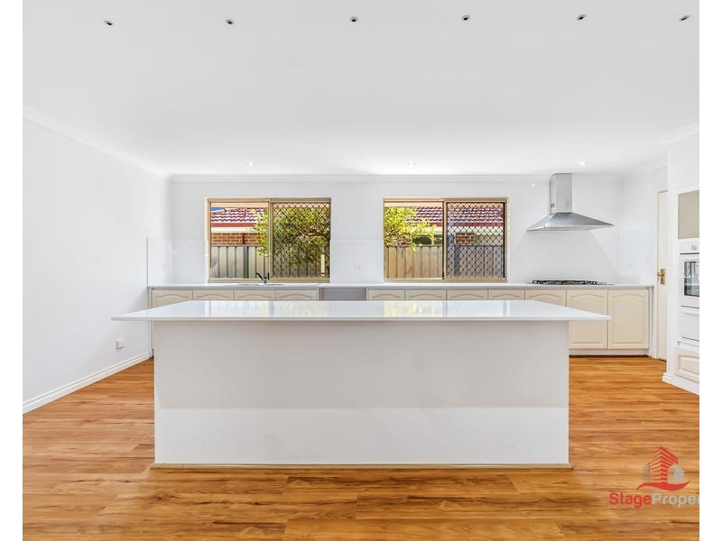 18 Lakehurst Way, Atwell WA 6164