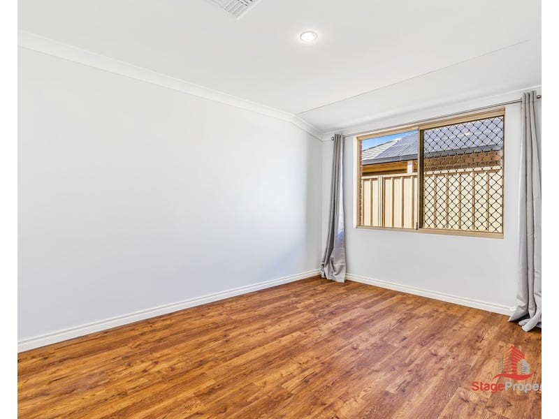 18 Lakehurst Way, Atwell WA 6164