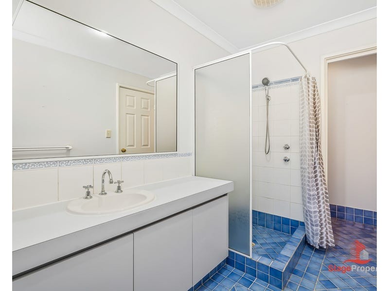 18 Lakehurst Way, Atwell WA 6164