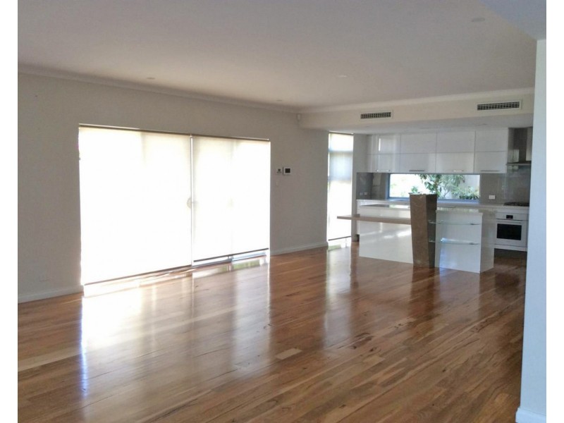 31 Lockhart Street, Como WA 6152