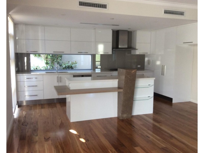 31 Lockhart Street, Como WA 6152