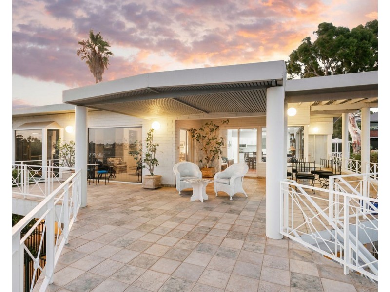7 Salter Point Parade, Salter Point WA 6152