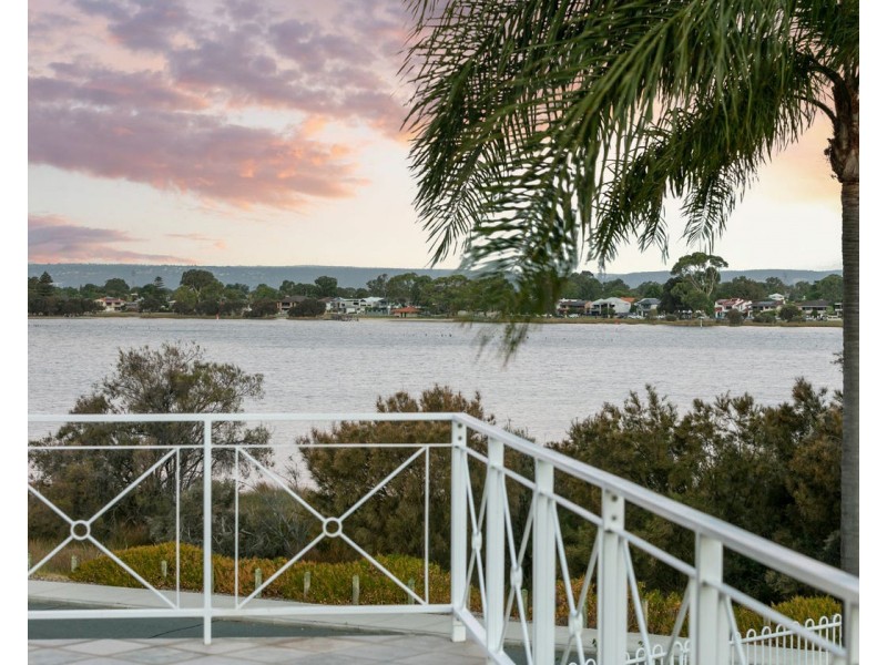 7 Salter Point Parade, Salter Point WA 6152