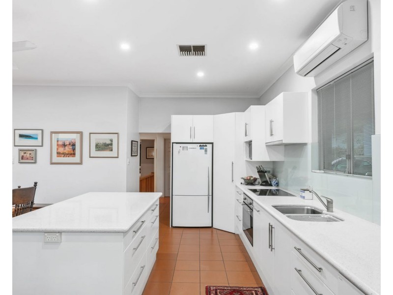 7 Salter Point Parade, Salter Point WA 6152