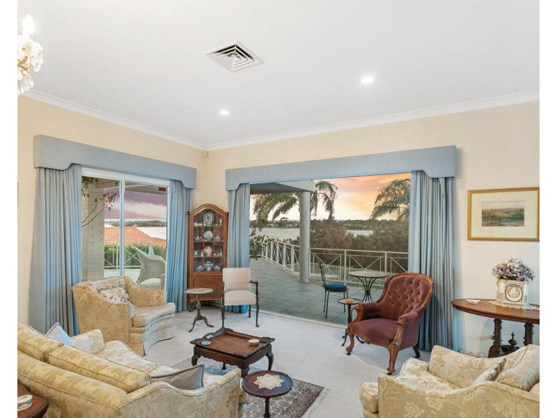 7 Salter Point Parade, Salter Point WA 6152