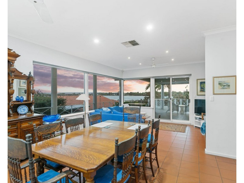 7 Salter Point Parade, Salter Point WA 6152