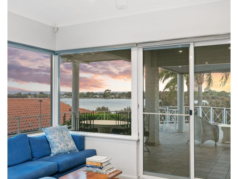 7 Salter Point Parade, Salter Point WA 6152