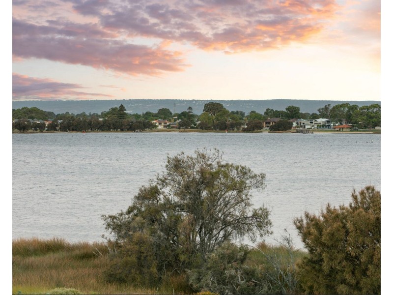 7 Salter Point Parade, Salter Point WA 6152