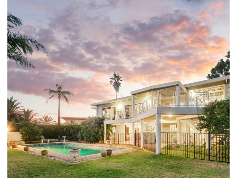 7 Salter Point Parade, Salter Point WA 6152