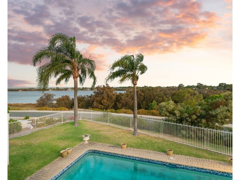 7 Salter Point Parade, Salter Point WA 6152
