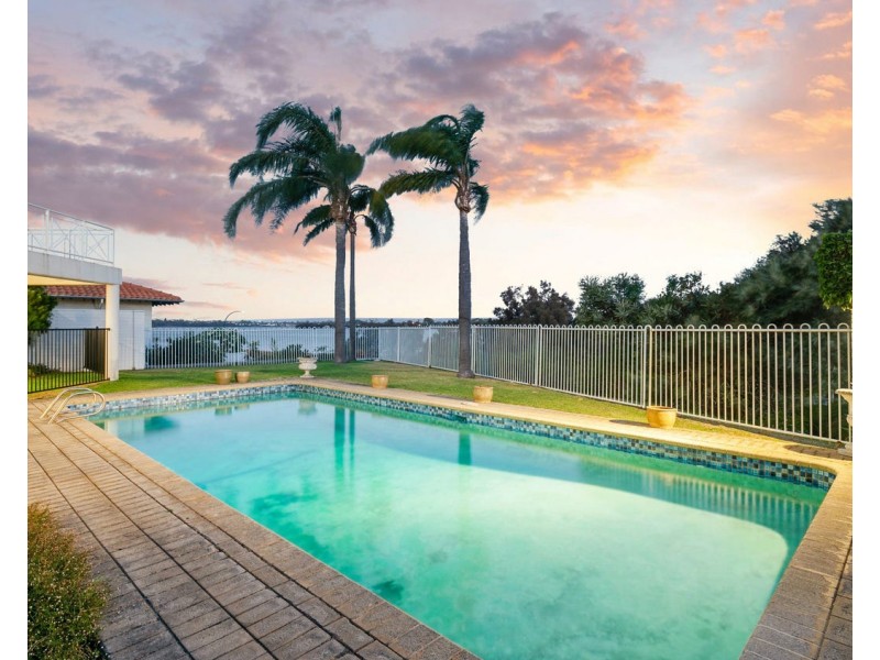 7 Salter Point Parade, Salter Point WA 6152