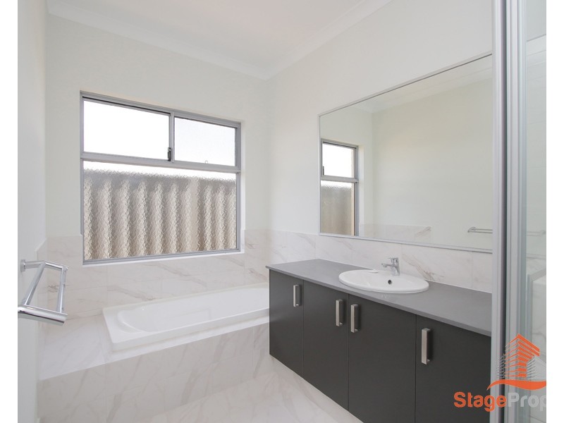 5 Sovite Road, Piara Waters WA 6112