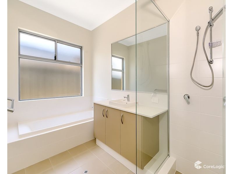 10 Greywacke Entrance, Piara Waters WA 6112