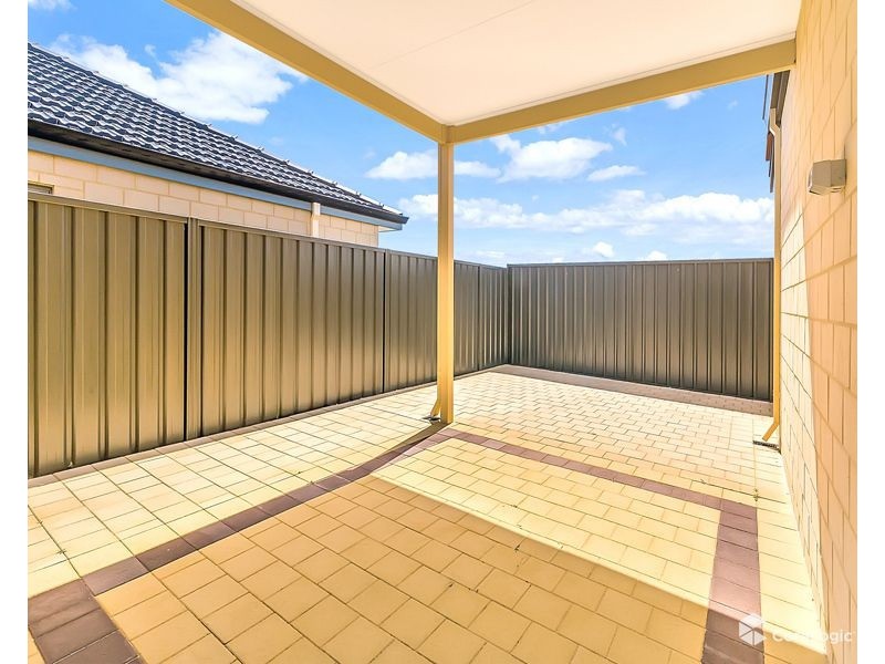 10 Greywacke Entrance, Piara Waters WA 6112