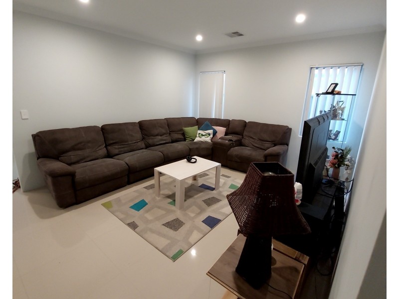 15 Greywacke Entrance, Piara Waters WA 6112